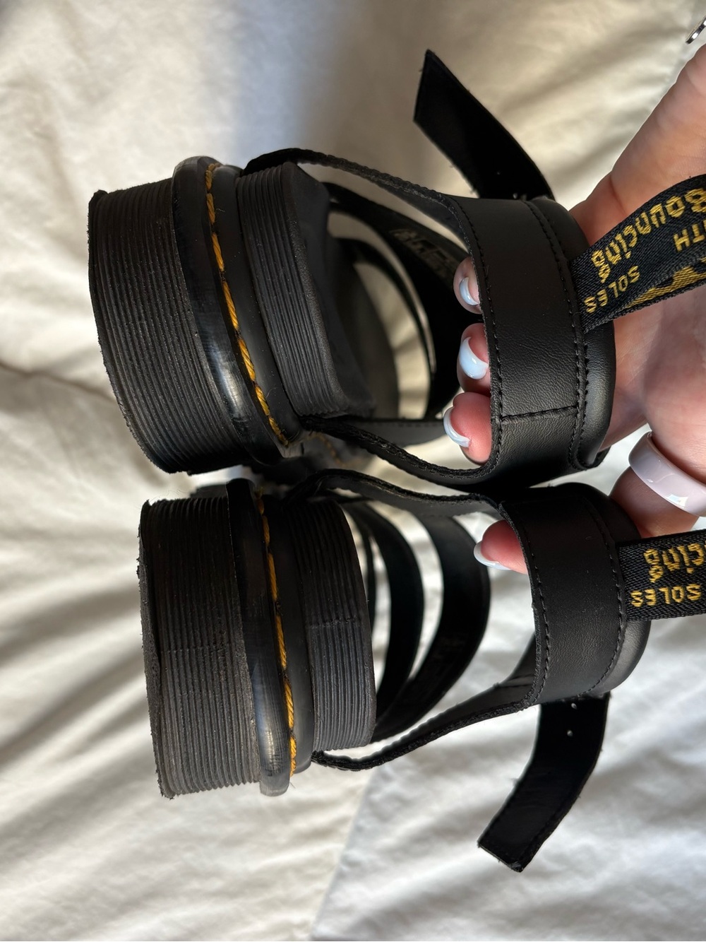 Women’s Dr. Martens - Picture 4 of 5